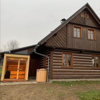 To je pořádná idylka, nemyslíte?😍 Venku se ochladilo a přichází ideální čas na rozpálení sauny🔥🪵 Díky prosklené přední...