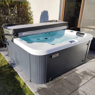 Vířivka RHODOS - překvapí Vás nejen svým skvělým výkonem, ale také minimalistickým designem, který se hodí na každou...